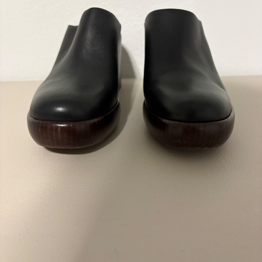 Vince Black Leather Chunky Heel Platform Clogs Mules Women's Size 7.5 - Picture 2 of 14